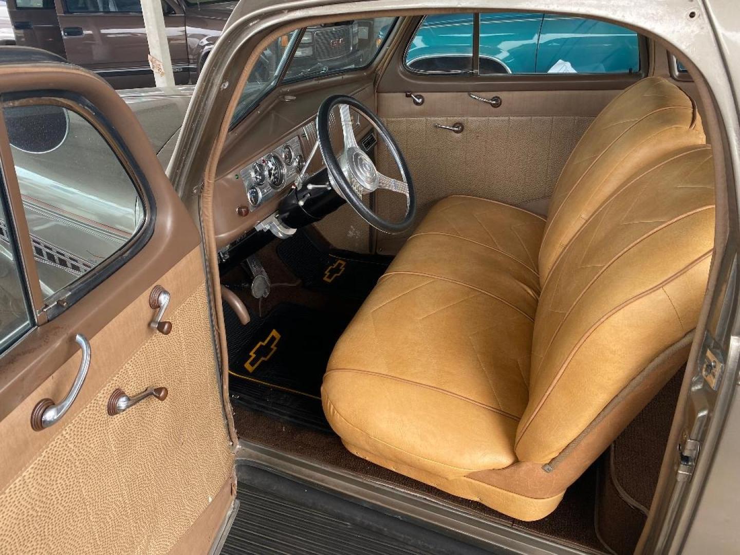 1939 Pewter /Tan Chevrolet Master 85 (21JB0524722) with an 350 V8 Chevrolet engine, Automatic transmission, located at 1687 Business 35 S, New Braunfels, TX, 78130, (830) 625-7159, 29.655487, -98.051491 - Photo#6